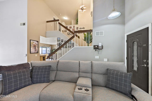 2228 Oak Haven Avenue, Simi Valley CA: https://media.crmls.org/mediaz/6ddfb8db-8ee4-40df-8083-437724d9a9a3.jpg