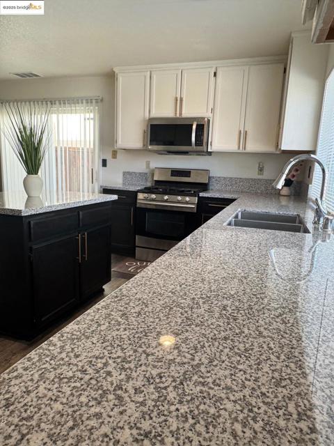 4529 Pronghorn Way, Antioch CA: https://media.crmls.org/mediaz/6de0829f-9ff2-4814-8cb1-56591f6b03ba.jpg