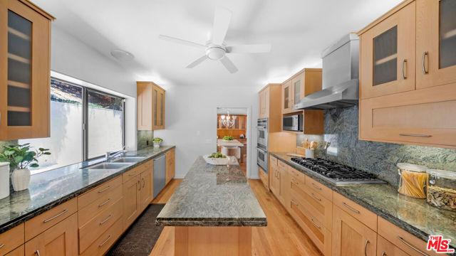 966 Bluegrass Lane, Los Angeles CA: https://media.crmls.org/mediaz/6de0b559-41f0-4d77-8c71-f610a26a9b37.jpg