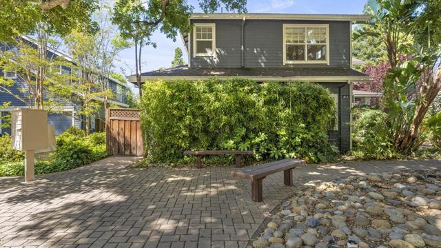 1550 Redwood Court, Mountain View CA: https://media.crmls.org/mediaz/6de0e8a7-8859-4a67-a84a-b893435130b3.jpg