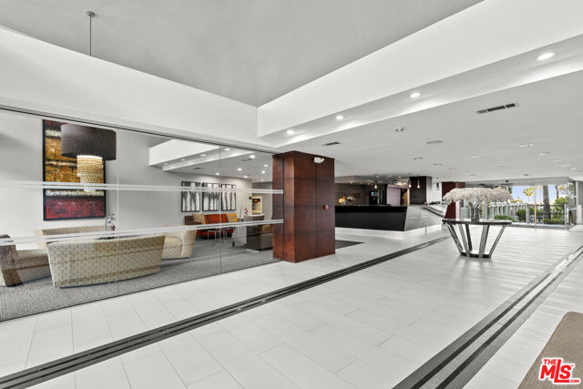7250 Franklin Avenue, Los Angeles CA: https://media.crmls.org/mediaz/6de10587-370a-46fe-a0a1-6f3b39a94403.jpg