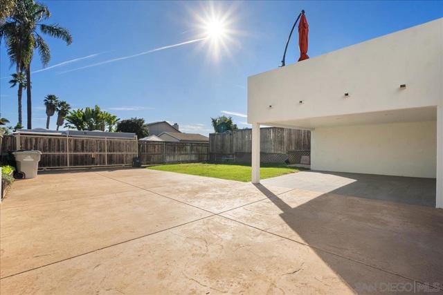 819 Van Nuys St, San Diego CA: https://media.crmls.org/mediaz/6de15380-e580-4771-9255-53903082000d.jpg