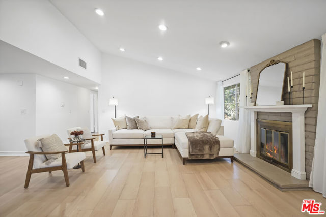 20338 Coulson Street, Woodland Hills CA: https://media.crmls.org/mediaz/6de1731e-e2af-4371-aae3-07a6a7f7534e.jpg