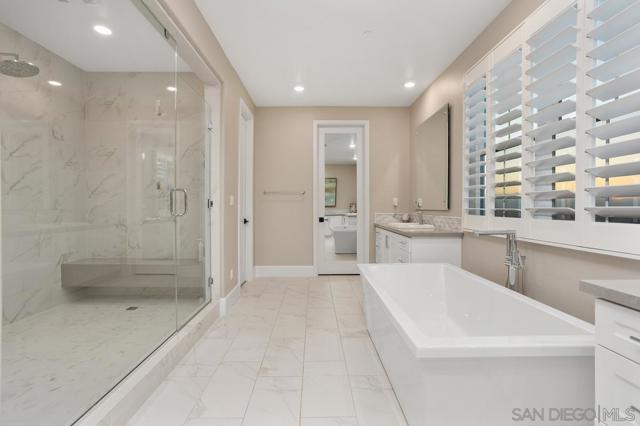 8416 Hidden Cove Way, San Diego CA: https://media.crmls.org/mediaz/6de17b9a-b469-4475-916b-563860c4afe7.jpg