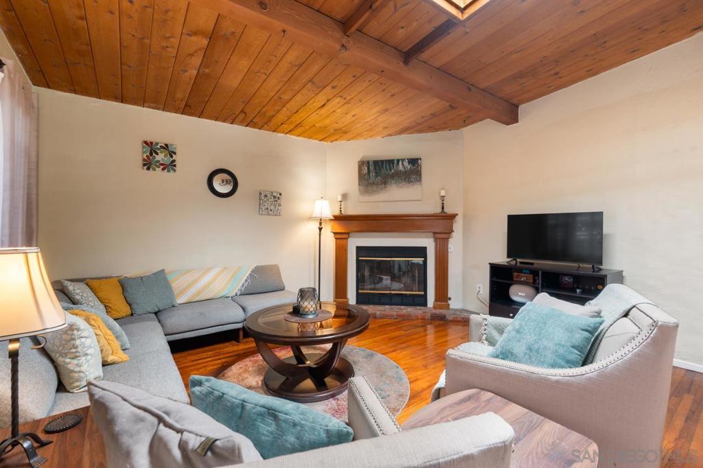 2437 Laurie - photo 13