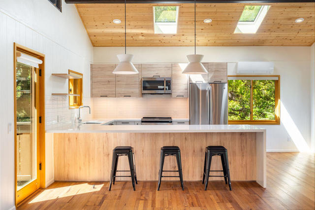 24718 Fern Valley Road, Idyllwild CA: https://media.crmls.org/mediaz/6de1a676-6b7a-4958-b08a-2ca52b09081a.jpg