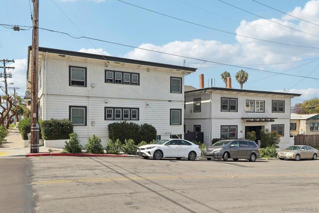 233 Hawthorn St, San Diego CA: https://media.crmls.org/mediaz/6de1be3d-4002-4279-b0cc-194bd2f43fab.jpg