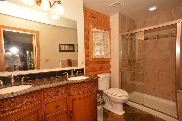 14068 Gas Canyon Rd, Nevada City CA: https://media.crmls.org/mediaz/6de1fb70-3a4a-4f10-8389-383d3793d5c4.jpg