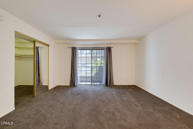10925 Blix Street, Toluca Lake CA: https://media.crmls.org/mediaz/6de2bb0f-3aa8-4e40-9c7b-73f18eef36d0.jpg