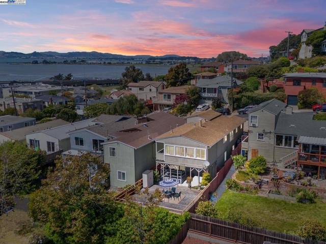 812 Washington Ave, Albany CA: https://media.crmls.org/mediaz/6de31837-1676-47cd-90a8-3e109a0980a9.jpg
