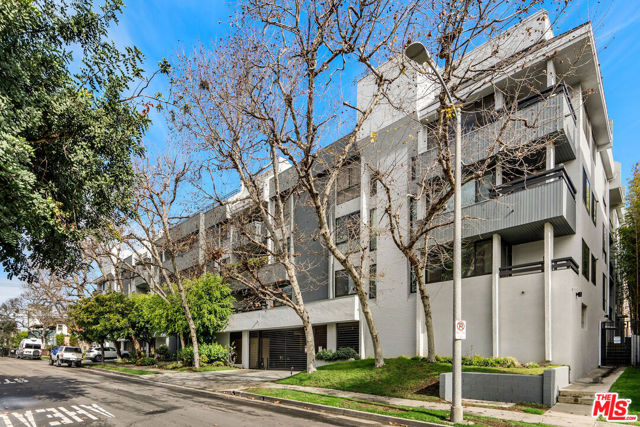 1830 Westholme Avenue, Los Angeles CA: https://media.crmls.org/mediaz/6de34316-c301-4085-bcb1-e3740671f668.jpg