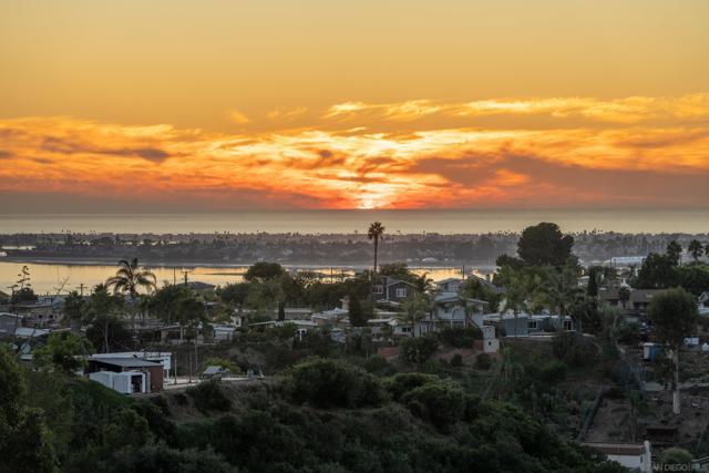 4732 Iroquois Ave, San Diego CA: https://media.crmls.org/mediaz/6de34d41-2a25-43aa-a229-9e9fbaa11812.jpg