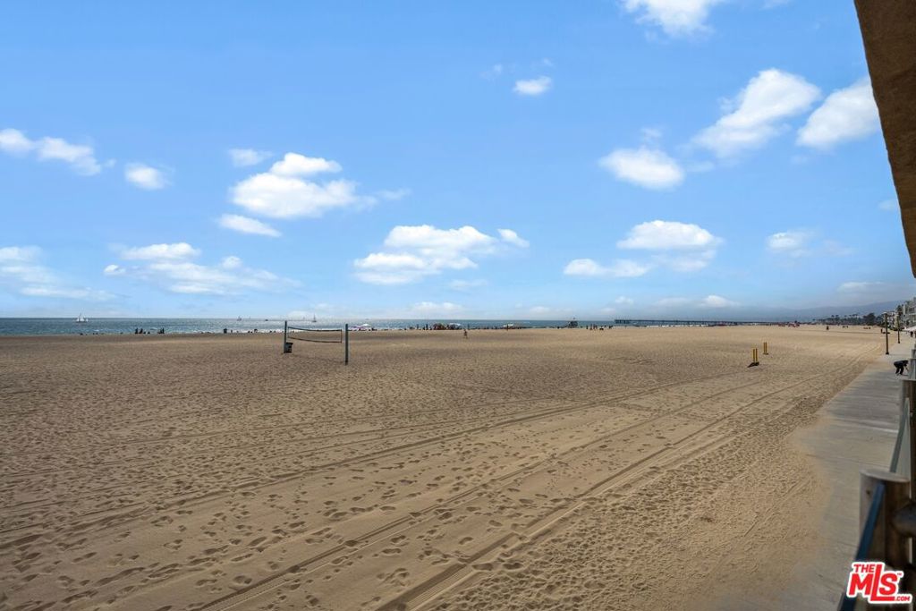 https://media.crmls.org/mediaz/6de36b20-6704-440d-b5fc-5804f6b0e27e.jpg?preset=X-Large