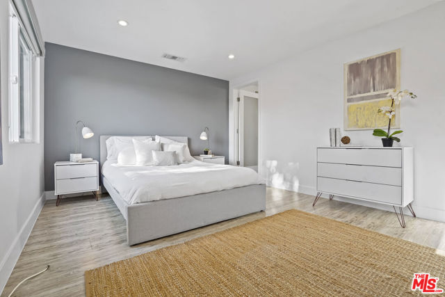 5549 Onacrest Drive, Los Angeles CA: https://media.crmls.org/mediaz/6de3cb94-57e8-4541-a005-f7cf566fae84.jpg
