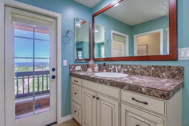 3515 CAMINO CEREZA, Carlsbad CA: https://media.crmls.org/mediaz/6de3e896-8d51-4984-91d7-10fad80608dd.jpg