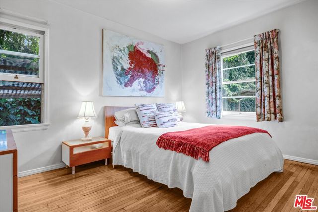 5723 Cantaloupe Avenue, Van Nuys CA: https://media.crmls.org/mediaz/6de3f4df-4a05-4739-af3d-78c64eb00890.jpg