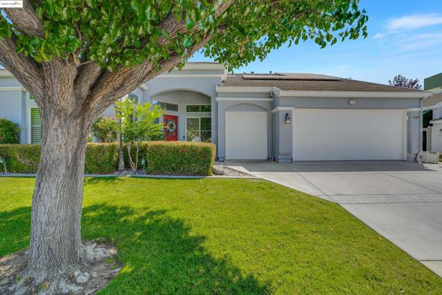 540 Central Park Pl, Brentwood CA: https://media.crmls.org/mediaz/6de3f5ca-7b91-49d3-af03-3ee8109c3e3f.jpg