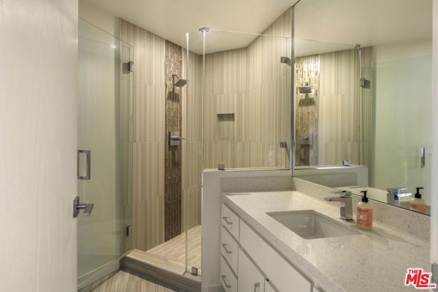 3833 Hayvenhurst Drive photo 37