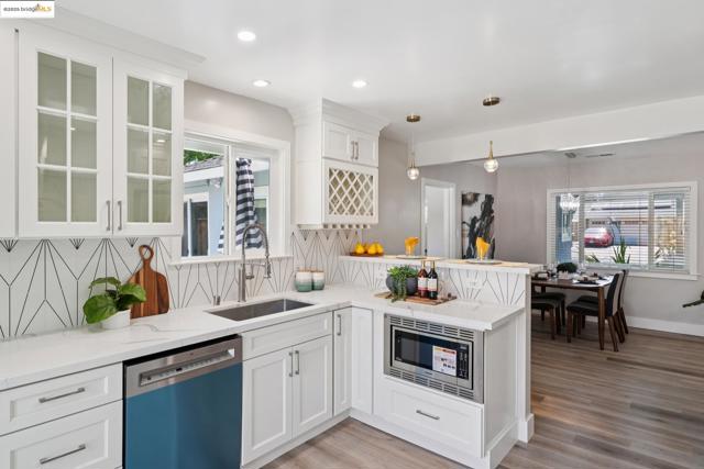 1555 Terry Way, Pleasant Hill CA: https://media.crmls.org/mediaz/6de5e937-9548-4c65-bcf8-e046181665ca.jpg