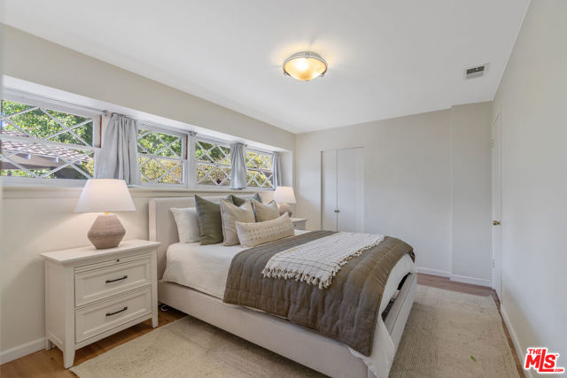 4835 Corbin Avenue, Tarzana CA: https://media.crmls.org/mediaz/6de6057f-b36d-440a-bfa1-5229dd65f273.jpg