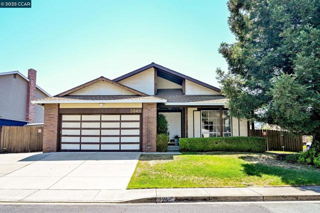 5040 Murchio Dr, Concord CA: https://media.crmls.org/mediaz/6de680cf-8211-4e19-bc50-e008fc4b6fa4.jpg