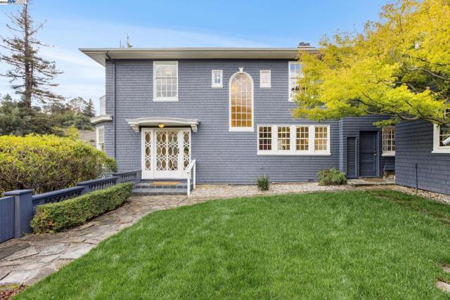 5811 Romany, Oakland CA: https://media.crmls.org/mediaz/6de6bac2-940f-4f5f-b0d0-c4d0a87d6ba2.jpg