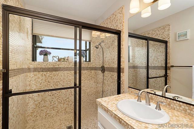 16071 Sun Summit Pt, San Diego CA: https://media.crmls.org/mediaz/6de6fa50-c1ed-4692-b0f8-71d4802e211c.jpg