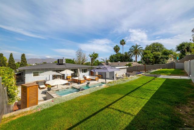 3859 Mount Rubidoux Drive, Riverside CA: https://media.crmls.org/mediaz/6de7547c-d14a-4fba-b0a1-bd8b2560f86a.jpg