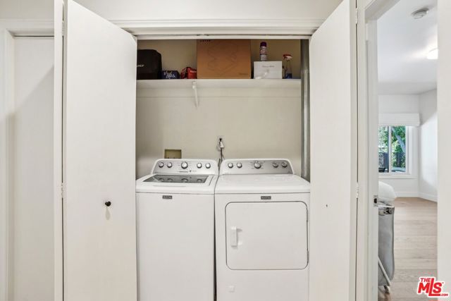 4900 Queen Victoria Road, Woodland Hills CA: https://media.crmls.org/mediaz/6de7585b-97c2-4513-8834-e514d3b9cc48.jpg