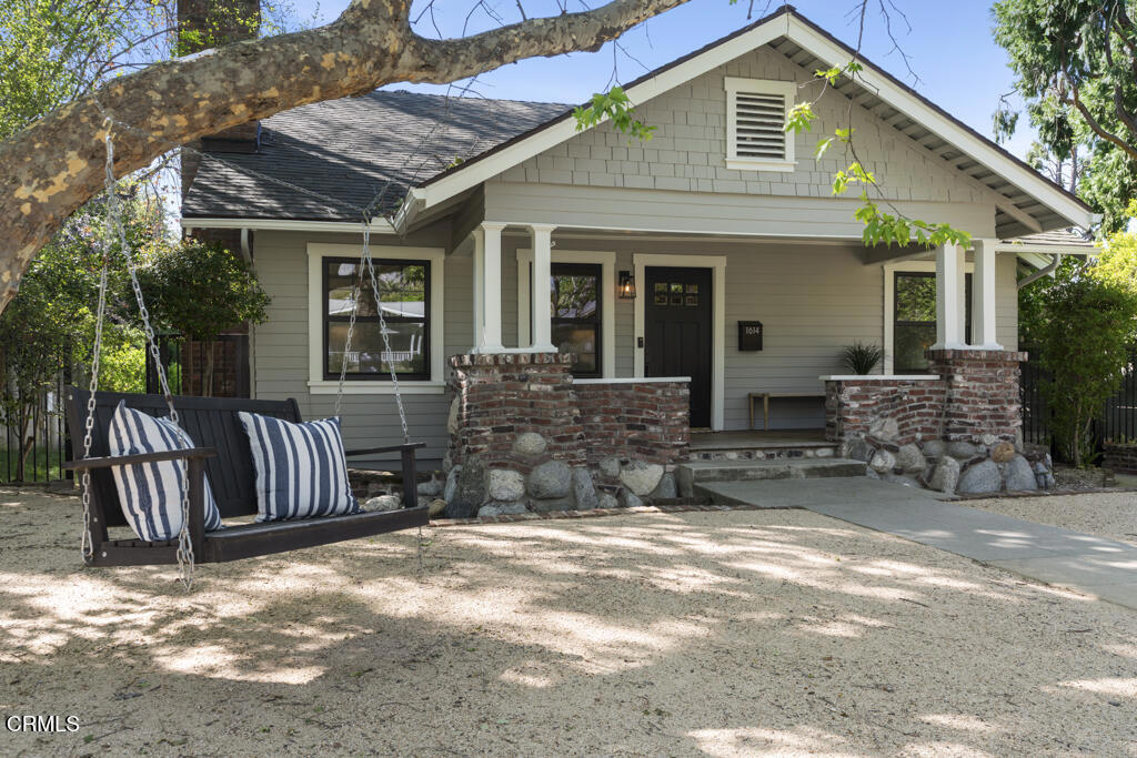 1614 Las Lunas Street