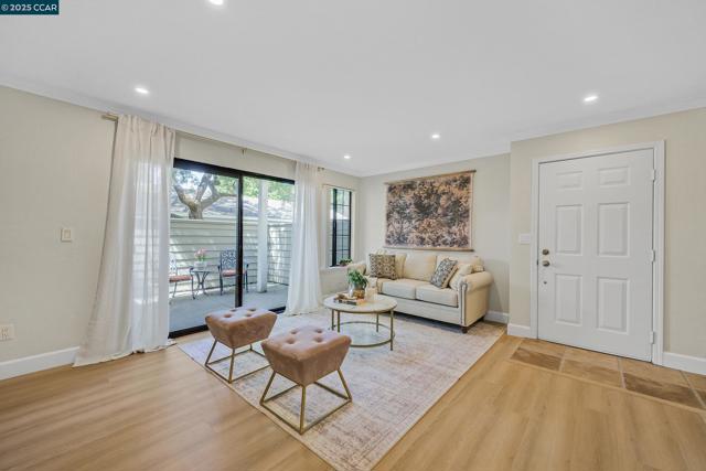 160 Eastridge Dr, San Ramon CA: https://media.crmls.org/mediaz/6de7ca03-ac9b-4491-965f-47463181761e.jpg