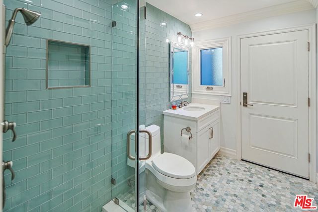 3819 Vista Linda Drive, Encino CA: https://media.crmls.org/mediaz/6de80bcb-3d7b-4bce-ae5c-12b96dd41b7d.jpg