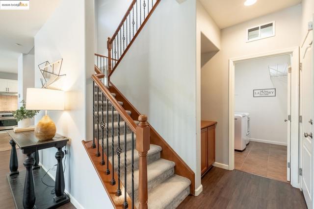 719 Monte Verde Ln, Brentwood CA: https://media.crmls.org/mediaz/6de8165e-e284-4717-a494-fba7def81dd7.jpg