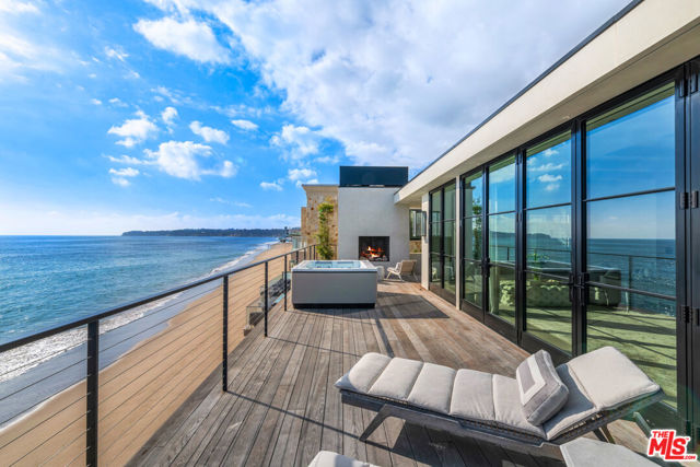 27218 Pacific Coast Highway, Malibu CA: https://media.crmls.org/mediaz/6de85078-2bf8-4662-8402-397cf24859f3.jpg