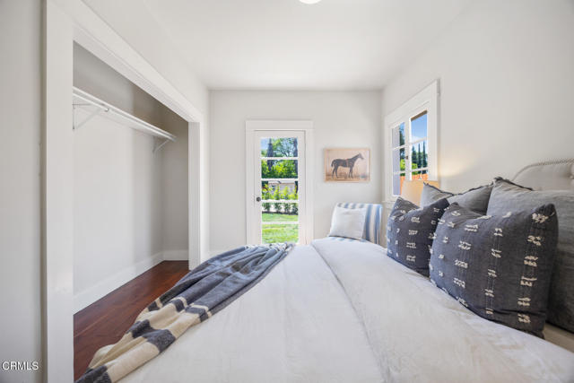 975 N Mentor Avenue, Pasadena CA: https://media.crmls.org/mediaz/6de89be2-196e-472f-b909-acefd2271257.jpg
