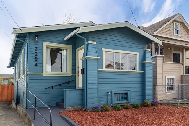 2254 62nd Ave, Oakland CA: https://media.crmls.org/mediaz/6de8cd25-3922-4472-9e2b-a8a74ba0ef25.jpg
