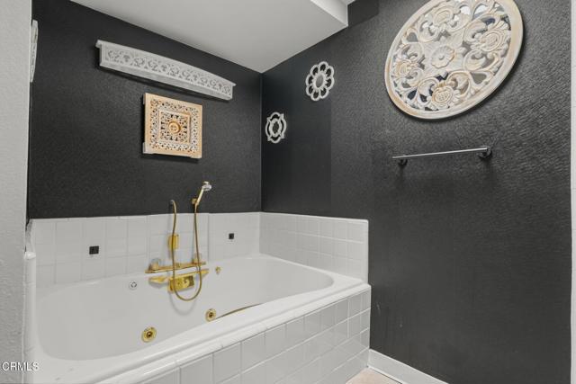 4804 La Villa Marina, Marina del Rey CA: https://media.crmls.org/mediaz/6de96158-43bf-46ee-ac11-1fb1703f31c9.jpg