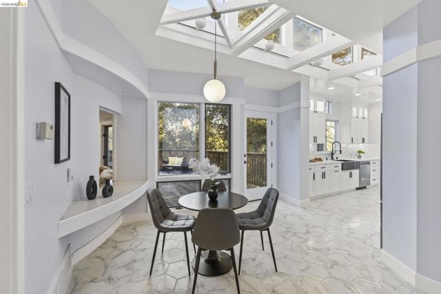 Image 2 of 30 For 64 Valencia Rd