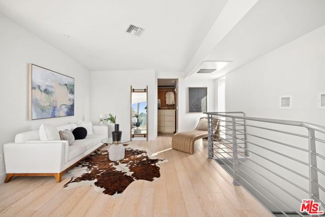 Image 11 of 25 For 16991 Sunset Boulevard