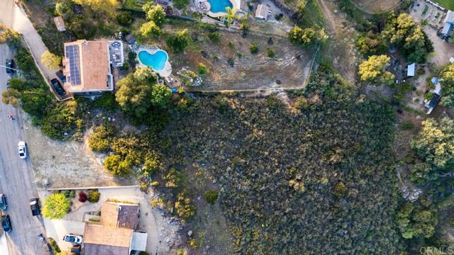17249 St Helena Drive, Ramona CA: https://media.crmls.org/mediaz/6de99327-cc7b-4934-8547-1528cbebf703.jpg