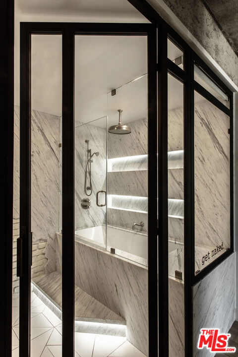 818 N Doheny Drive, West Hollywood CA: https://media.crmls.org/mediaz/6de9d891-ad0d-4caf-b288-3b19f9558a4d.jpg