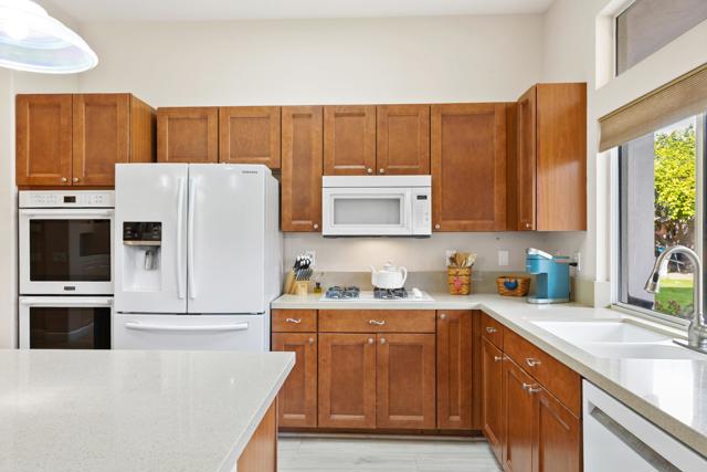 78108 Foxbrook Lane, Palm Desert CA: https://media.crmls.org/mediaz/6dea0872-cc2a-4c72-825b-9afd155cc3ff.jpg