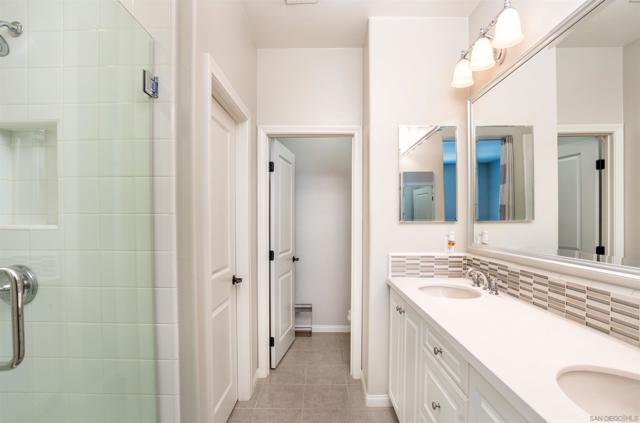 16206 Veridian Cir, San Diego CA: https://media.crmls.org/mediaz/6dea1d96-bc00-499c-afc4-cba8c93b75f1.jpg