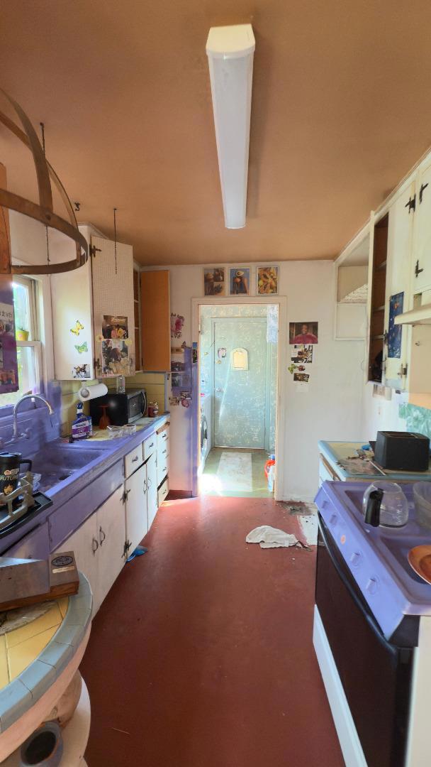 909 Elizabeth Way, Sunnyvale CA: https://media.crmls.org/mediaz/6dea5343-b1d2-4340-9cda-0705215fffab.jpg