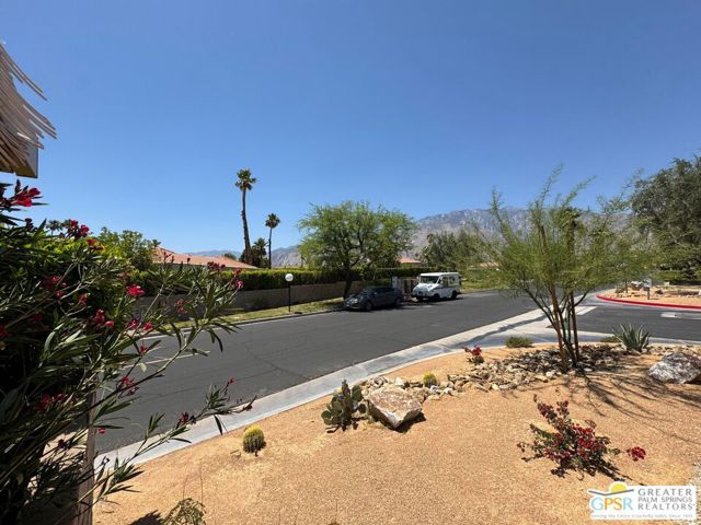 1533 N Sunflower Court, Palm Springs CA: https://media.crmls.org/mediaz/6dea5e00-2a47-467c-bb85-1f53ac6cdb8d.jpg