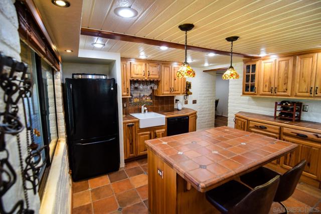 23684 Viejas Grade Rd, Descanso CA: https://media.crmls.org/mediaz/6dea68de-7917-46cc-950e-51a4b77ea969.jpg
