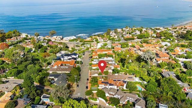 7725 Whitefield Pl, La Jolla CA: https://media.crmls.org/mediaz/6deb0c87-7fe4-4a56-adff-7ddae026f9bb.jpg