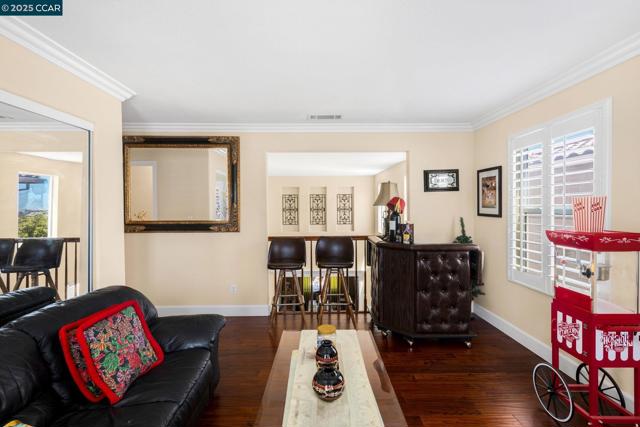 1426 Santa Teresa Dr, Pittsburg CA: https://media.crmls.org/mediaz/6deb839d-45e2-4be6-af31-7cbeb370eadc.jpg