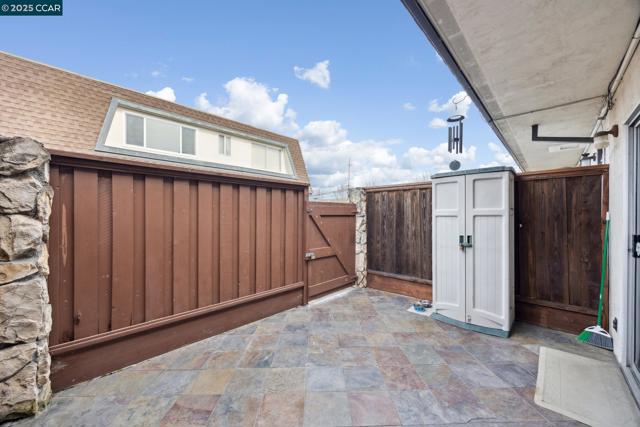 14295 Doolittle Dr, San Leandro CA: https://media.crmls.org/mediaz/6debf300-d816-4d67-8c9d-e2d96a3f0a78.jpg