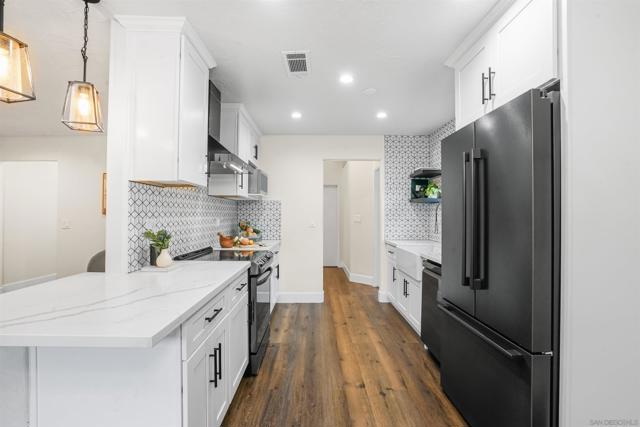 4086 Lonnie St, Oceanside CA: https://media.crmls.org/mediaz/6dec0f70-4803-4bfc-aed5-ff42f3898ee5.jpg